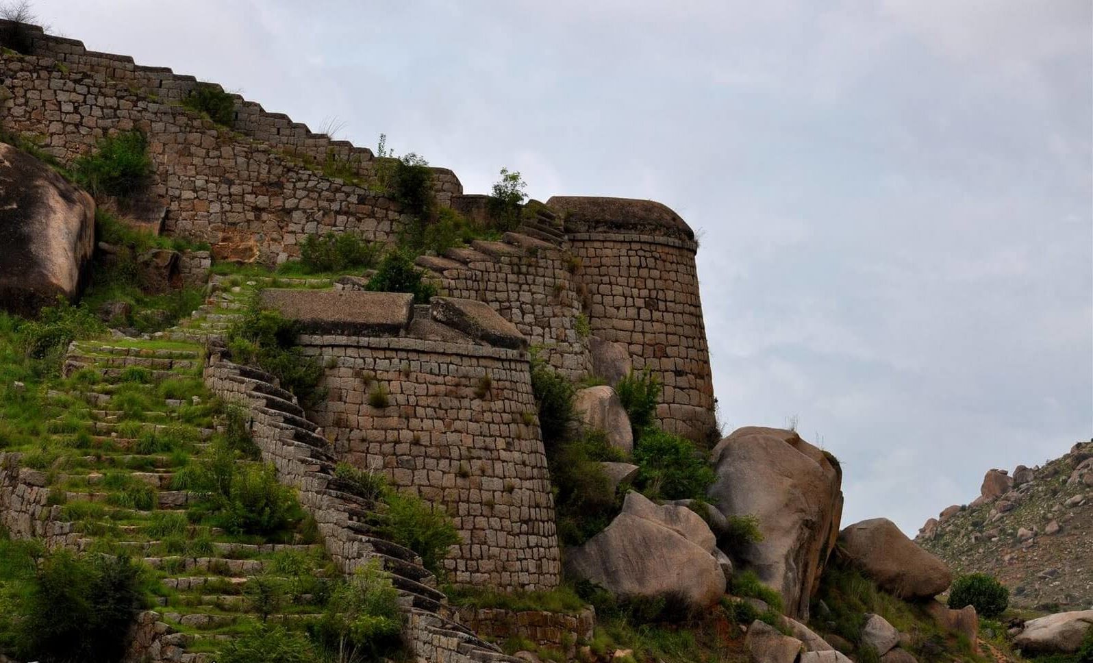 The magnificent fort of Chitradurga • The Mysterious India